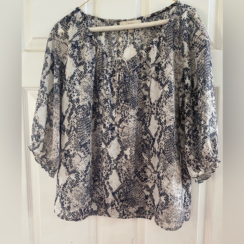 LOFT women’s 3/4 blouse black and white